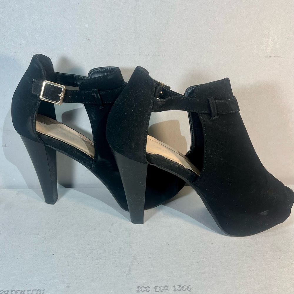 Black heels - Picture 4 of 4